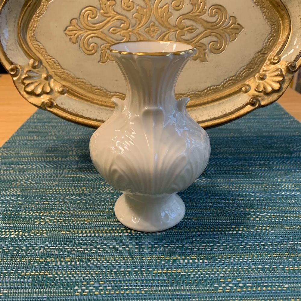 Adorable LENOX bud vase